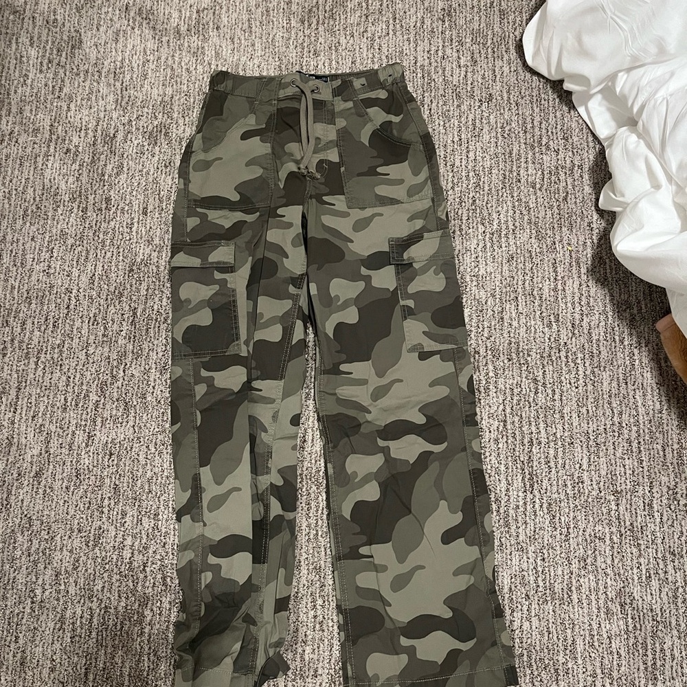 Hollister Green Camouflage Baggy Pants